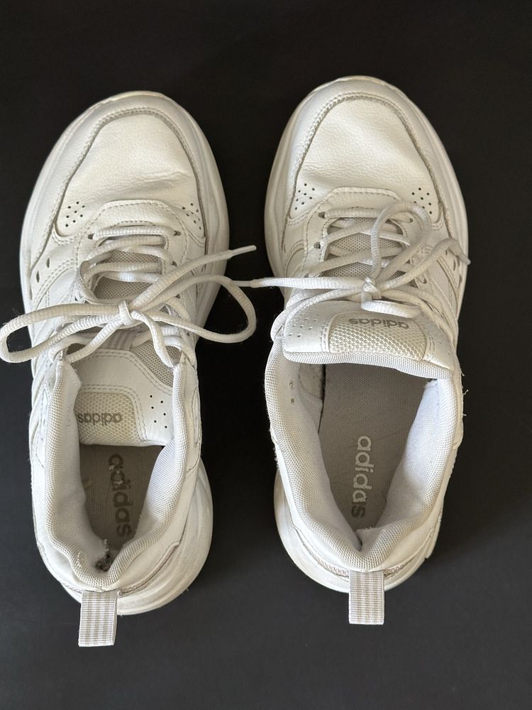 Кросівки Adidas Strutter