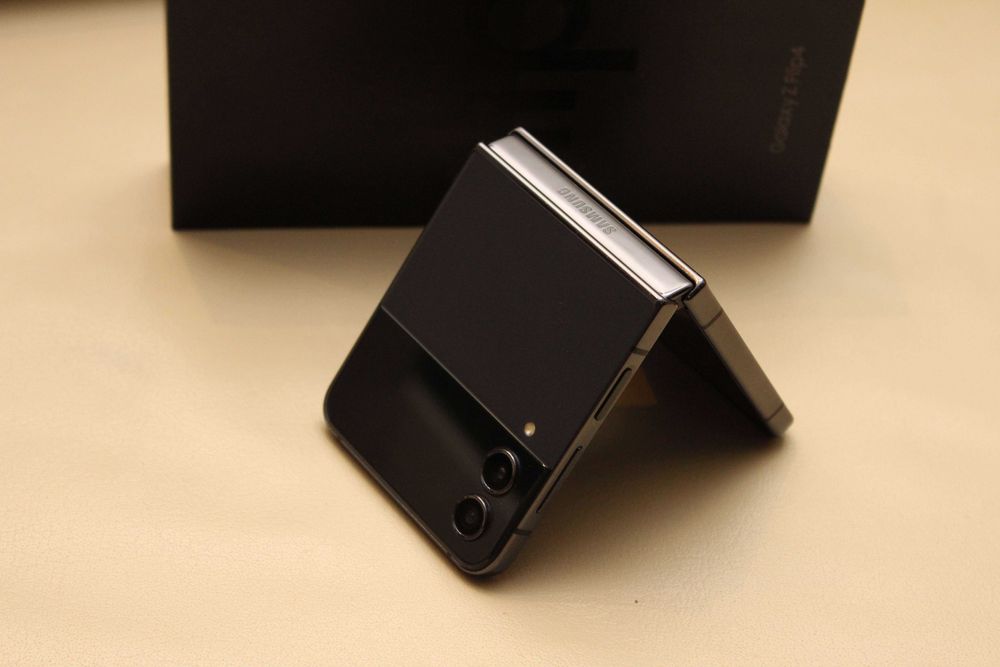 Telefon Samsung Galaxy Z Flip4 Flip 4 8 / 128 GB