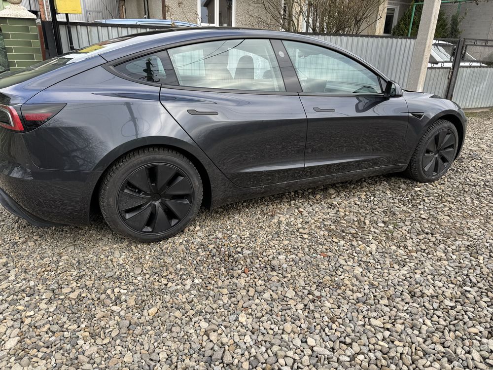 Tesla model 3 2024