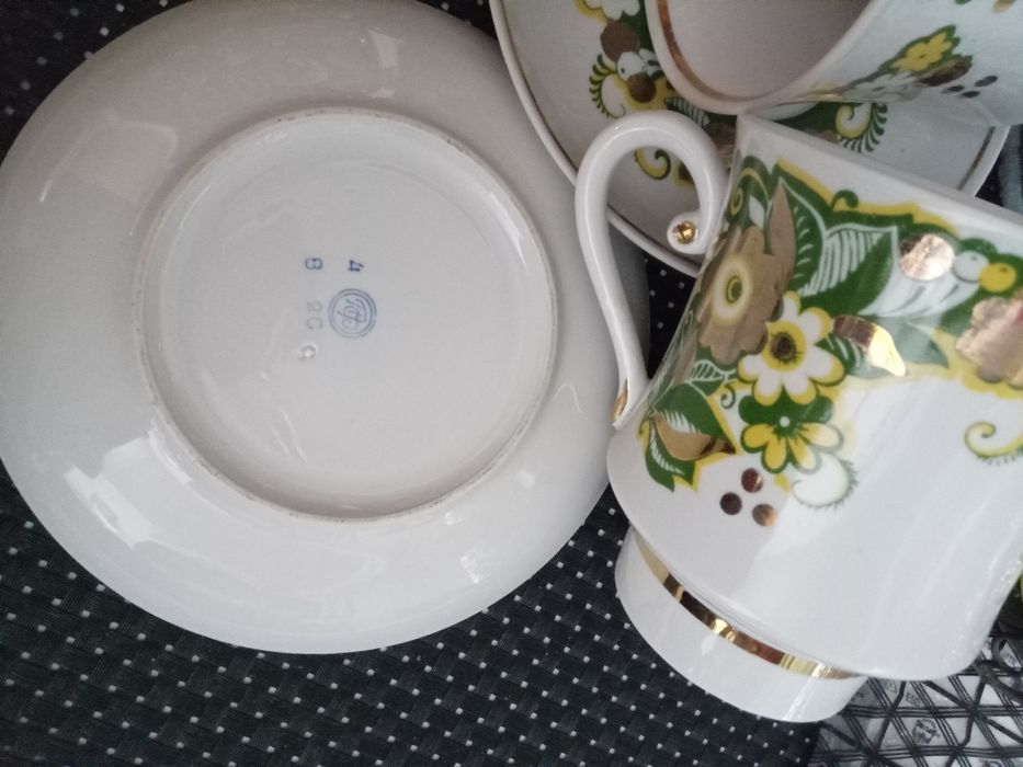 Великі чашки з блюдечками