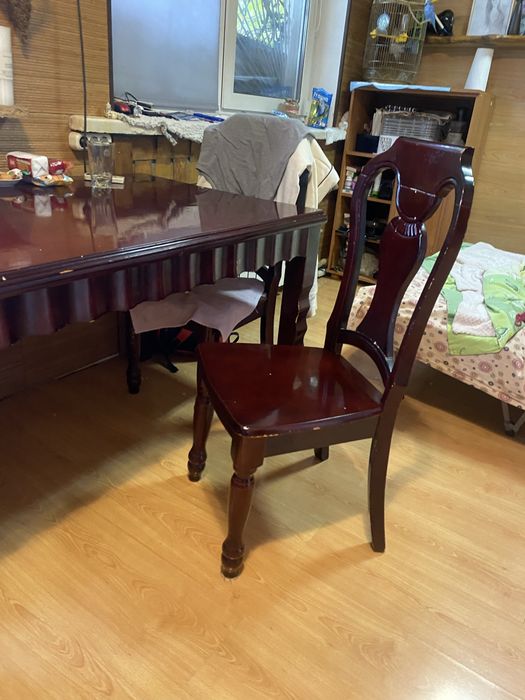 Стіл деревяний і 4 стільця