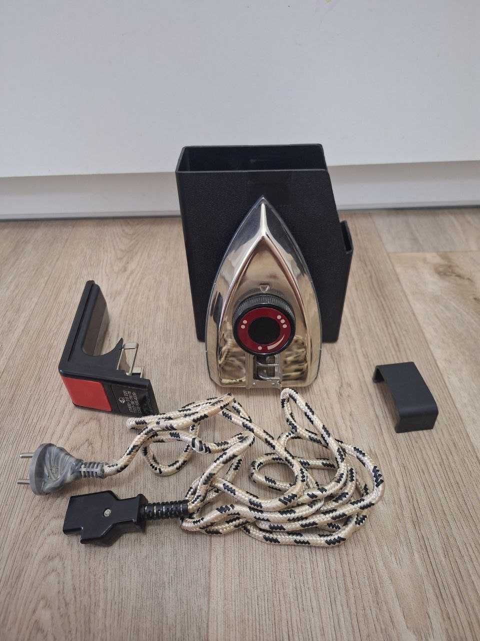 Утюг дорожный ссср в пластмассовой коробке в новом состоянии