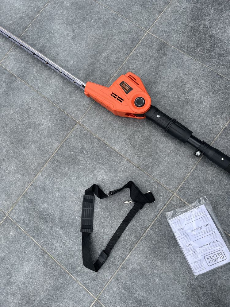 Corta sebes Black&Deckrer com fio Telescopico 55