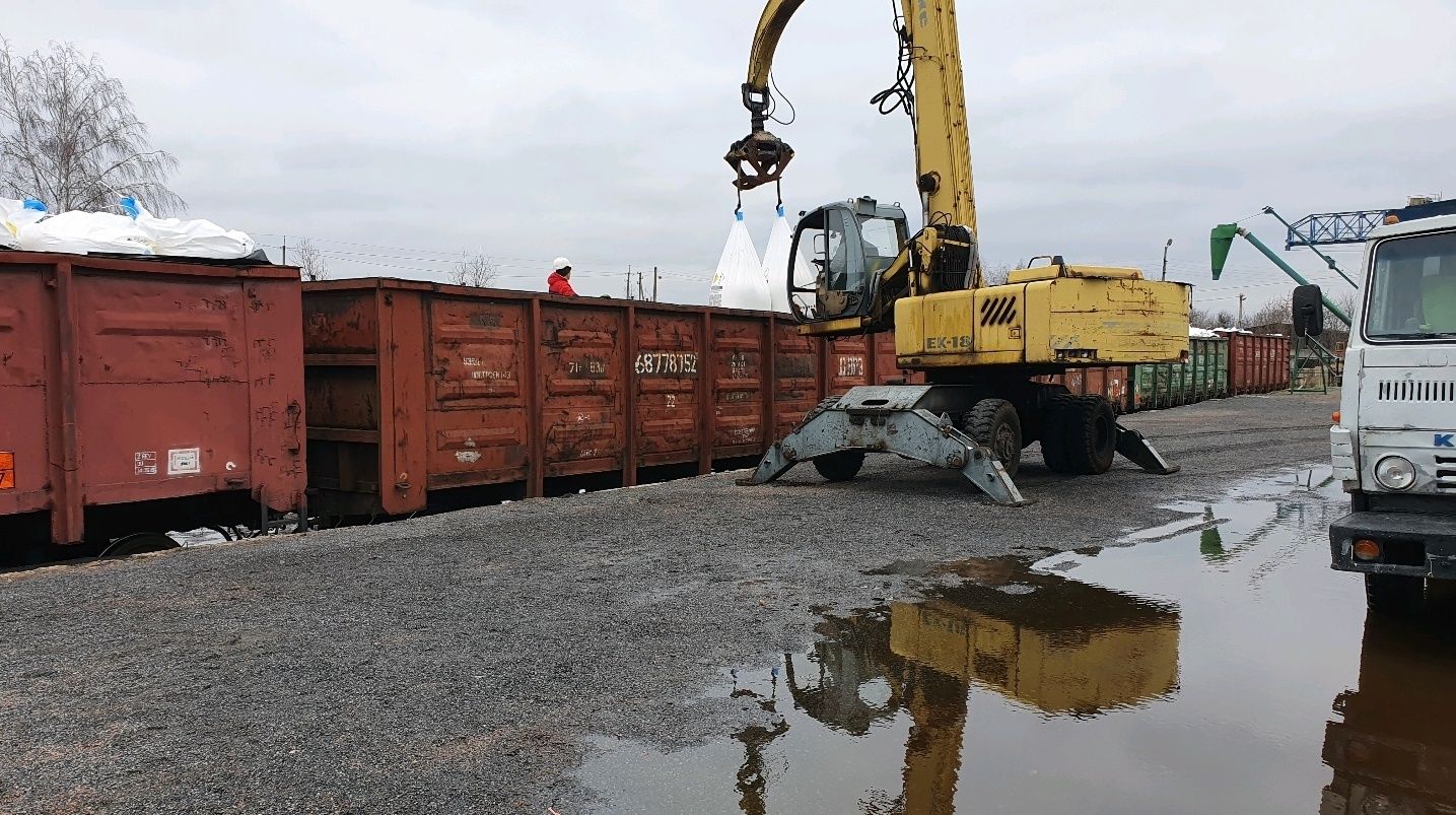 Розвантажувально-навантажувальні послуги залізничного транспорту