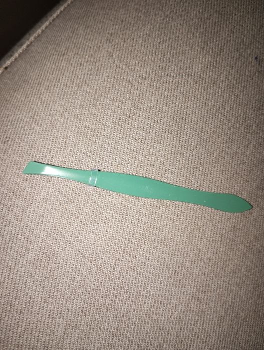 Pinseta do brwi zielona