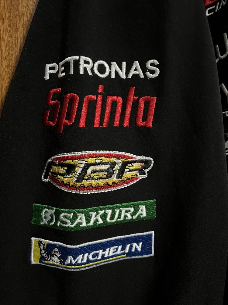 Vendo casaco petronas
