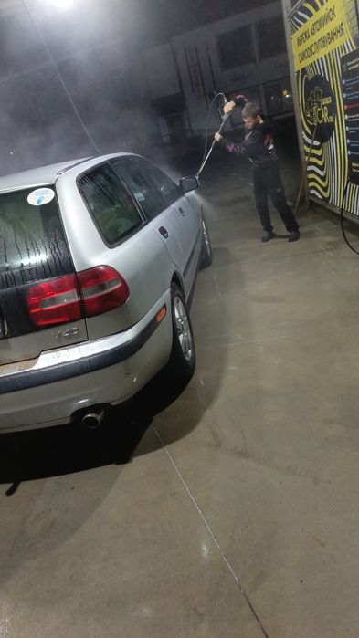 Продам Volvo v40 2004 1.6 бензин механіка