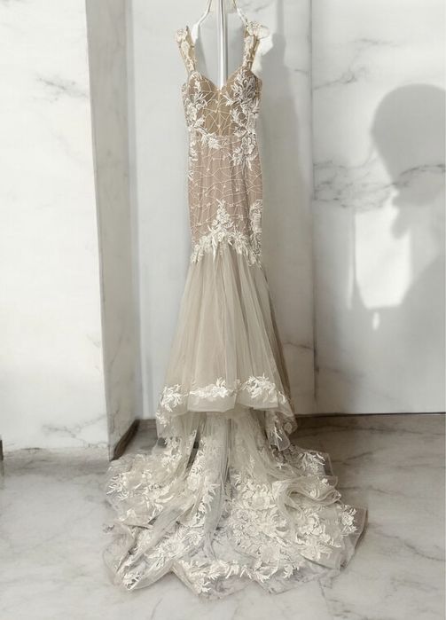 Suknia Ślubna Pollardi model Rebecca Z długim trenem 34/XS Rybka