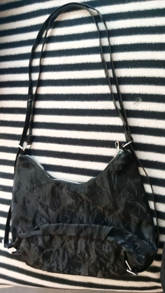 Mala-Mochila preta c/ borboletas prateadas