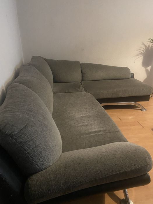 Sofa cinzento e preto