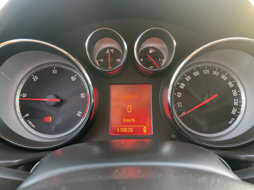 Opel Insignia 2.0 cdti 180km uszkodzona
