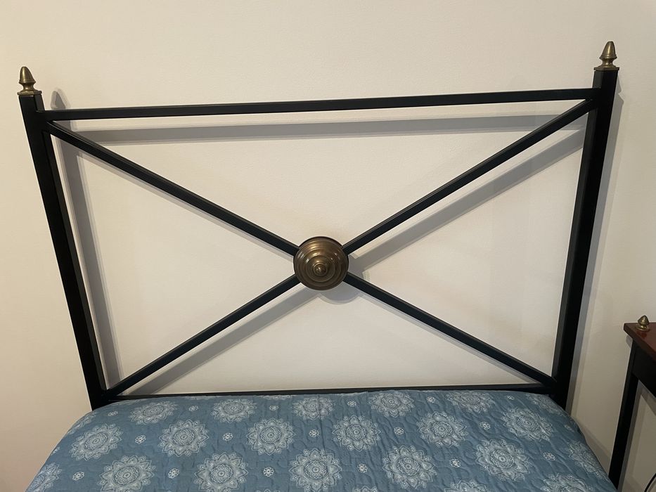Conjunto Duas Camas solteiro + mesa de cabeceira