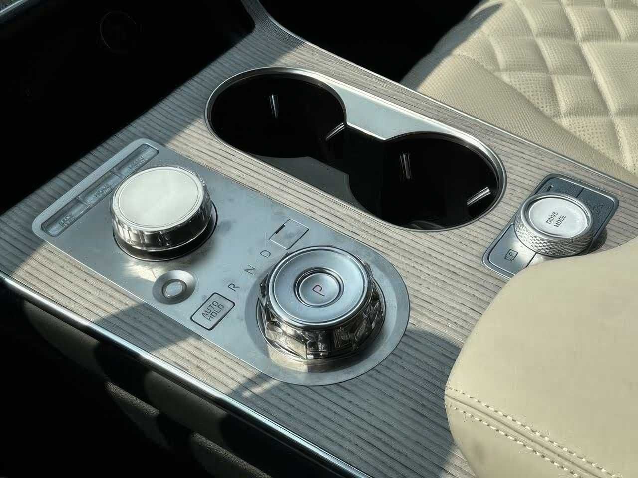 Genesis	GV80		 	2025