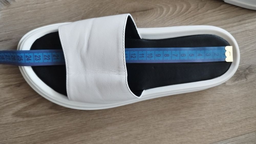 Шльопанці шкіряні