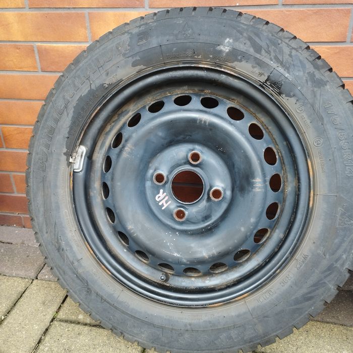 Na sprzedaż 2 felgi z oponami zimowymi 175/65R14 Kia Picanto