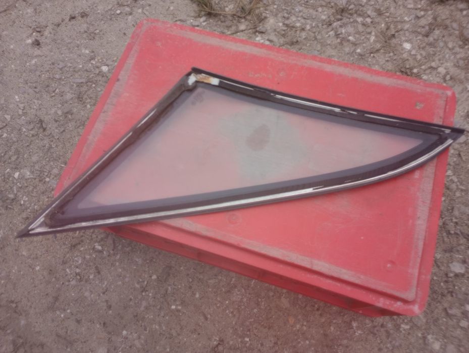 Audi 80 B3 szyba boczna karoseryjna karoserii prawa prawy tył