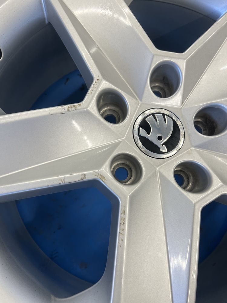 Felgi aluminiowe OE 7.5Jx17H2 ET51 5x112 Skoda Octavia III RS