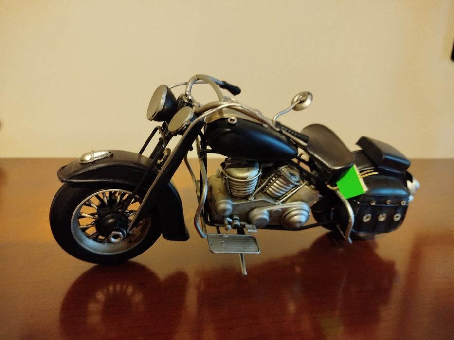 Motor replika świetny dla kolekcjonerów lub na prezent