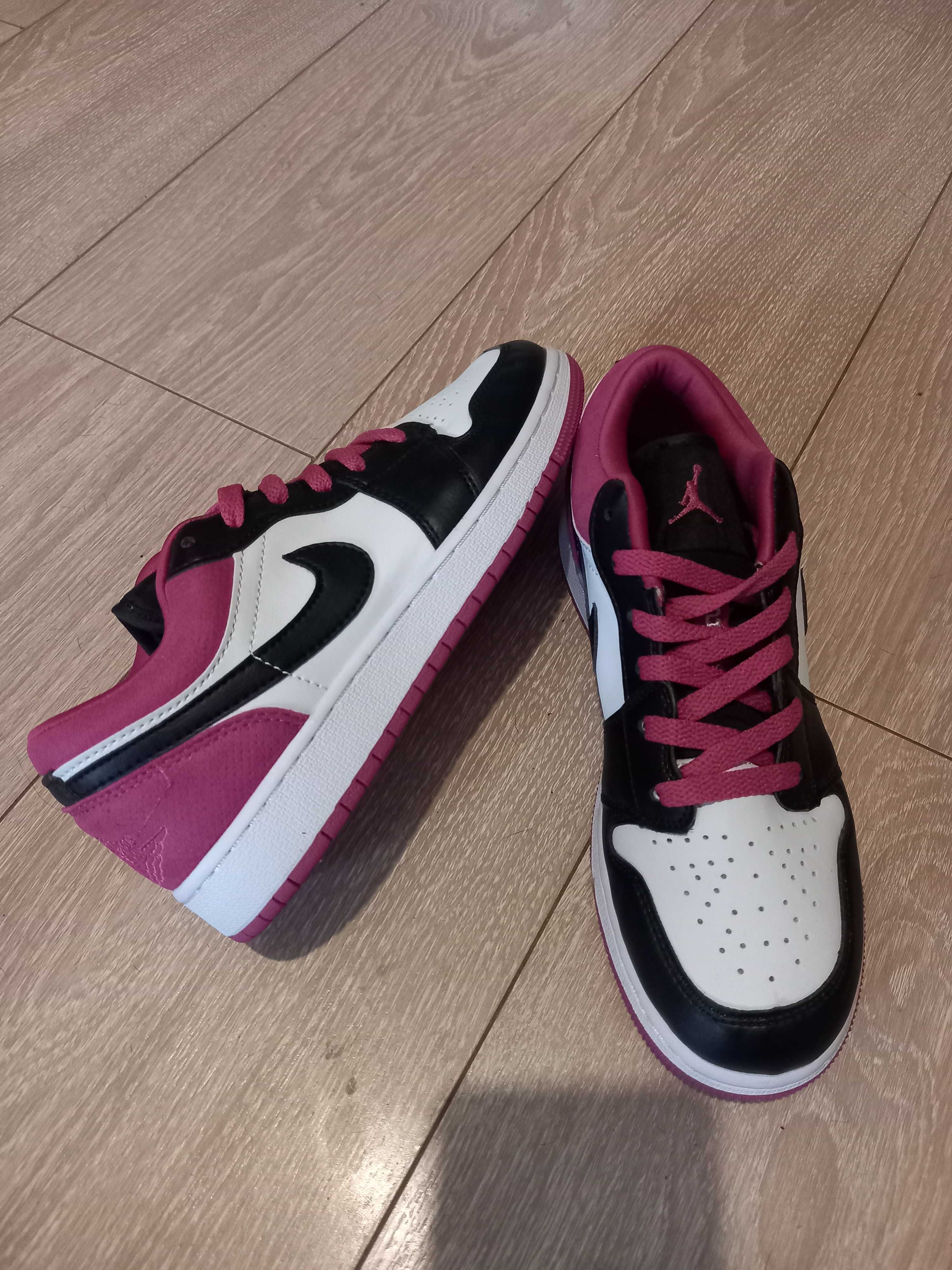 Жіночі кросівки Nike Air Jordan 1 Low pink black