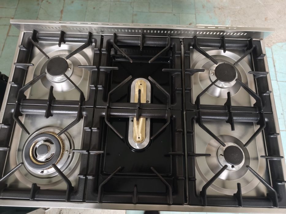 Професійна газова плита на 5 камфорок