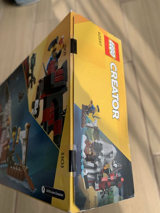 набір LEGO Creator "Scary Pirate Island" (40597)