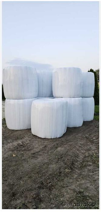 Bele baloty sianokiszonki