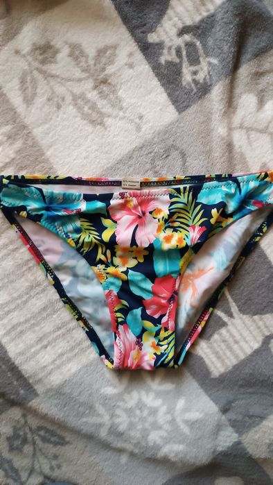 Świetny dół od kostiumu w hawajskie kwiaty rozm.34/36.