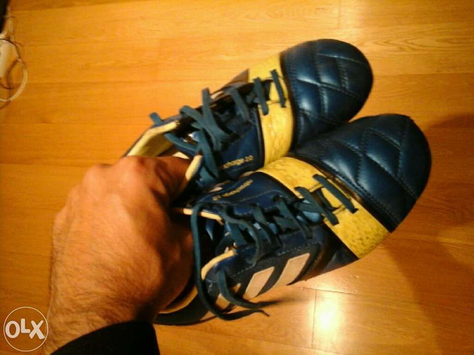 Chuteiras Adidas 35 e meio. Nitrocharge 2.0. Em muito boas condições.