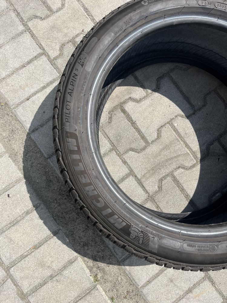 245/45/19 Michelin Pilot Alpin 5 AO 102V