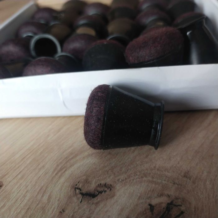 filcowe podkładki, silikonowe nakładki ochronne na nogi krzeseł,