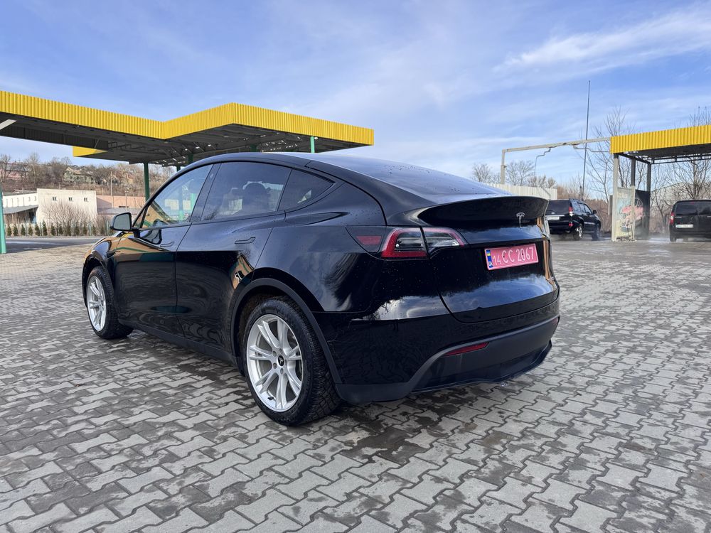 Tesla Model Y long range dualmotor 7 місць