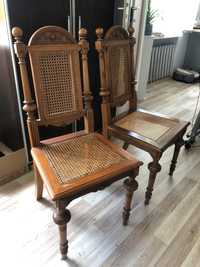 Dwa stylowe dębowe krzesła ze stołem