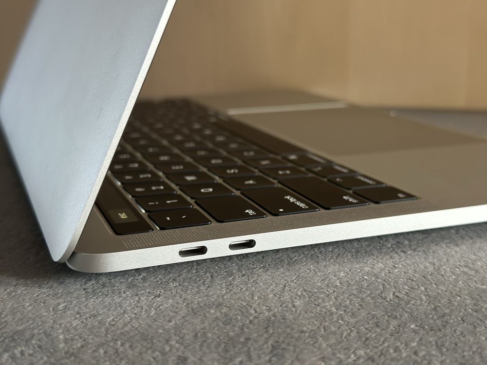 Apple Macbook pro new