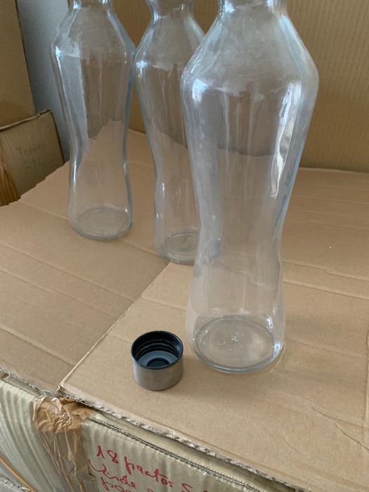 Tres garrafas de vidro