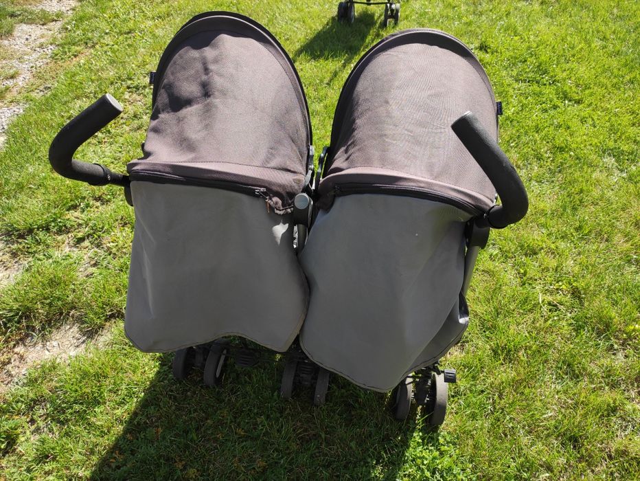 Коляска для двійні Chico