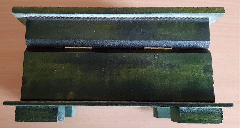 Szkatułka na biżuterię z kluczykiem