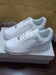 Białe buty Nike Air Force 1'07 w rozmiarze 36