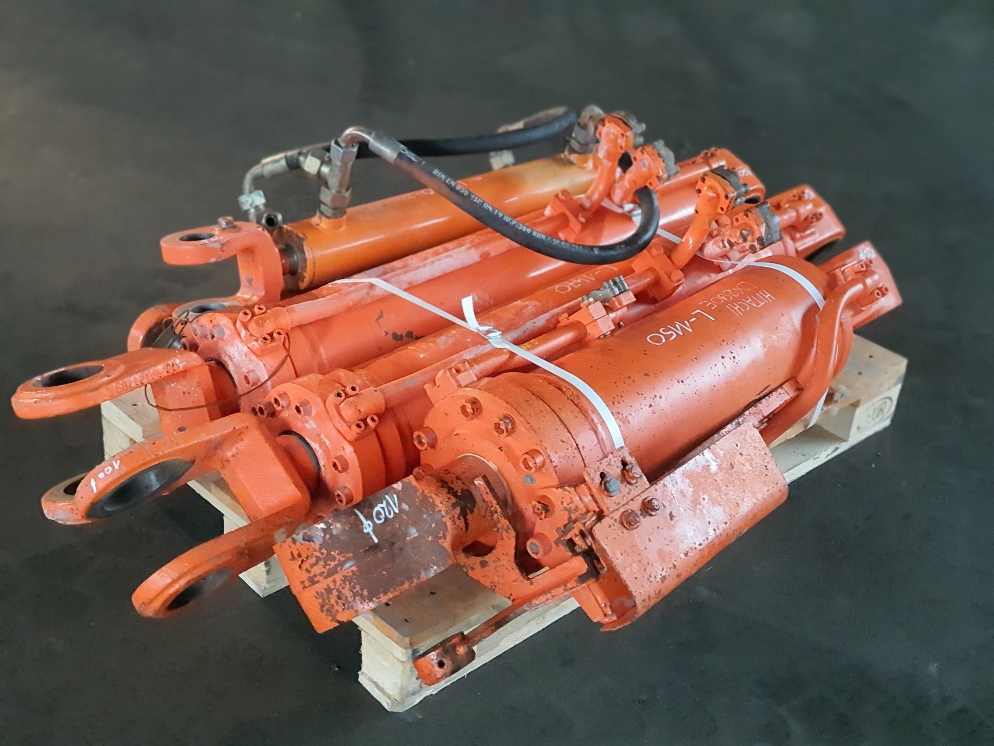 HITACHI LX 290 ładowarka kołowa komplet siłowników hydraulicznych