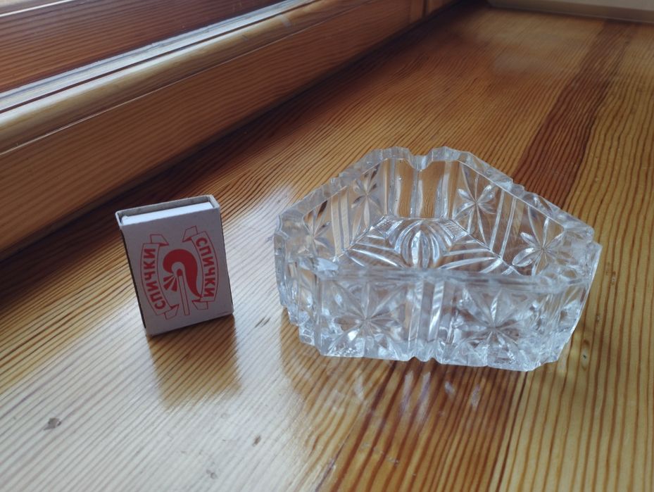 Пепельница хрустальная миска тарелка разные