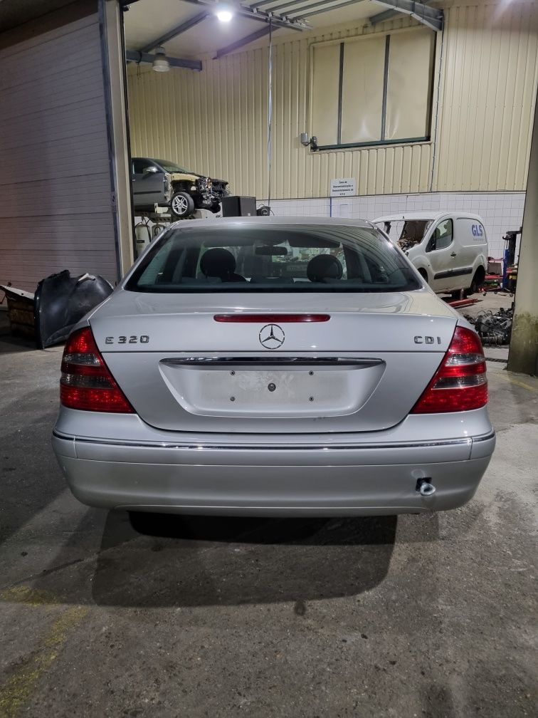 Mercedes-Benz E320 W211 Elegance de 2003 para peças