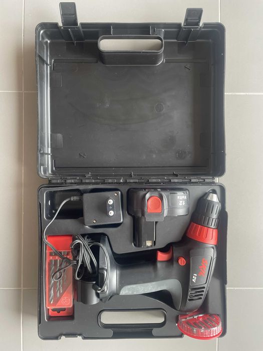 aparafusadora/berbequim sem fio da marca Skil