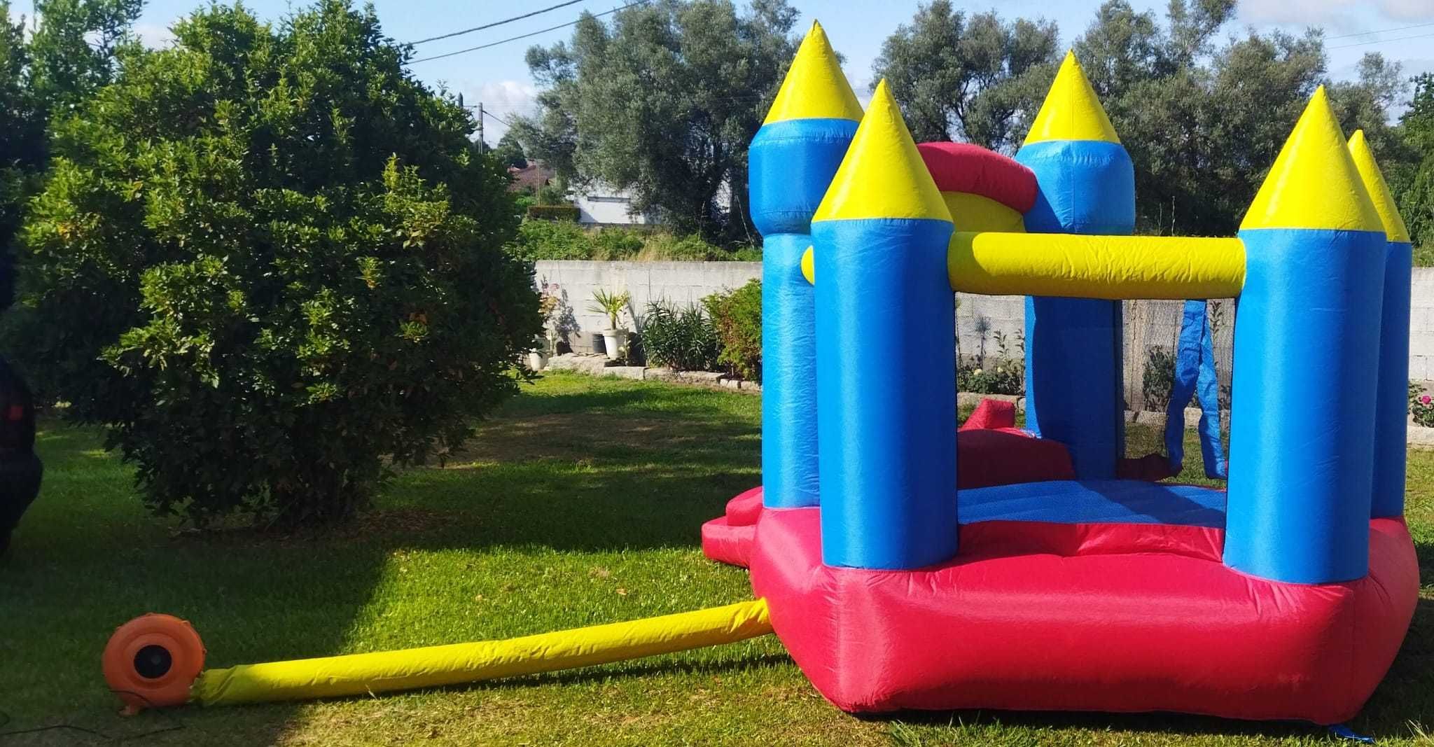 Castelo insuflável para venda