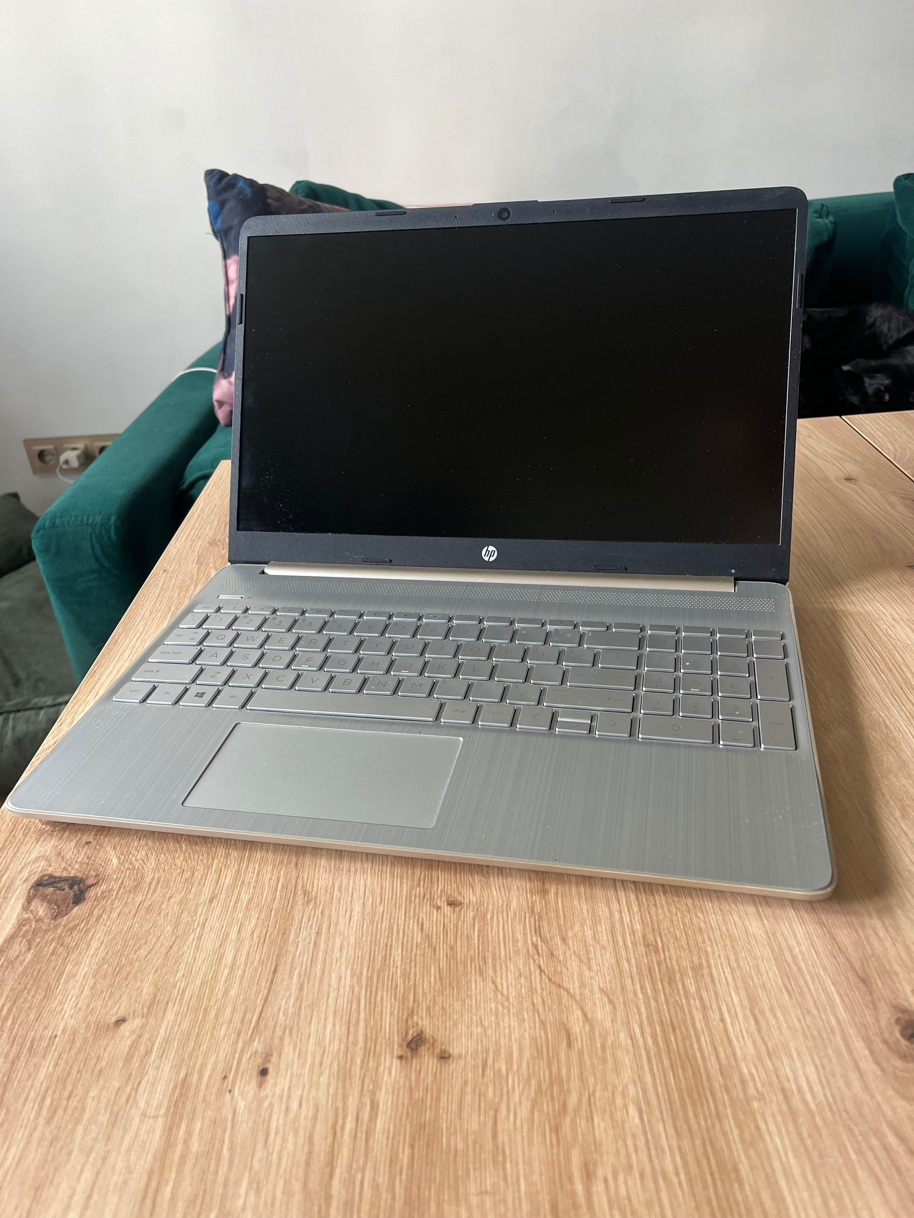 Laptop HP 15s fq2011nw złoty