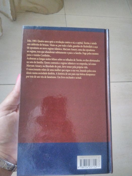 Livro " Foge antes que amanheça"