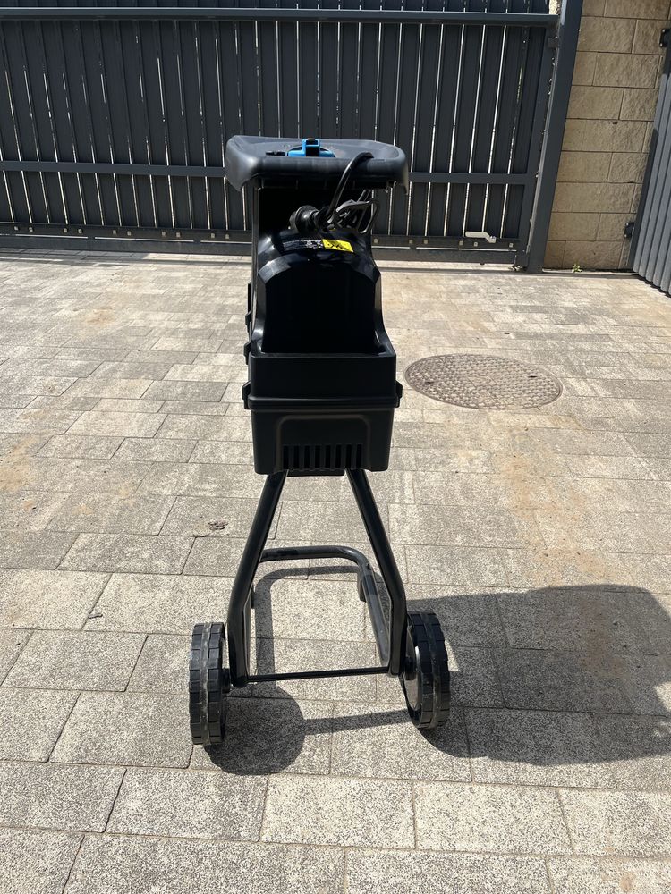 Rozdrabniacz do gałęzi MacAllister 2500W czarny