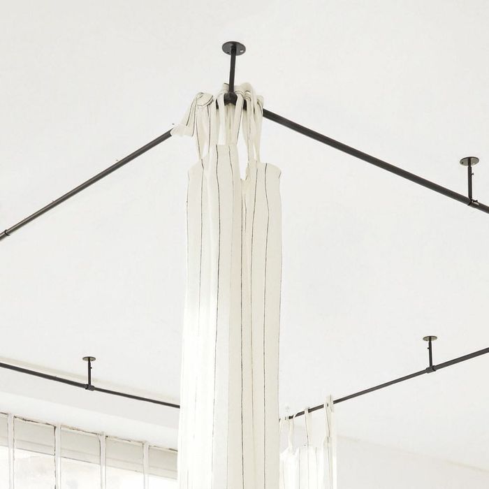 Новий балдахін для ліжка Loberon