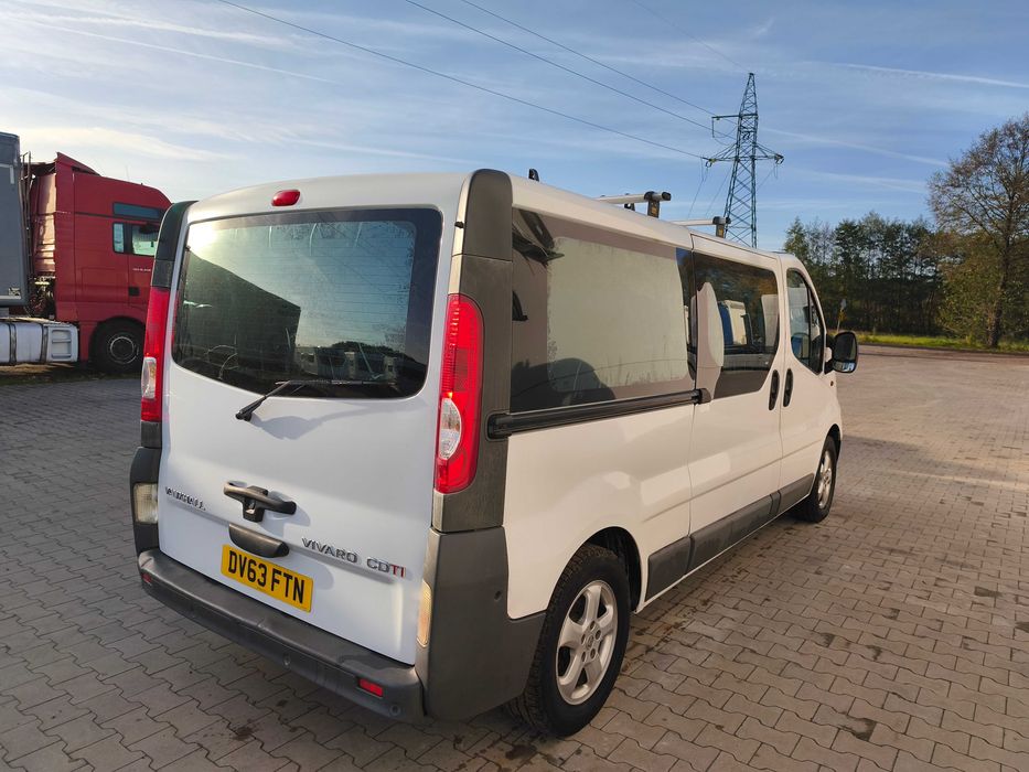 Opel Vivaro 9 osobowy Ładny Automat Uszkodzony Anglik Sławsk
