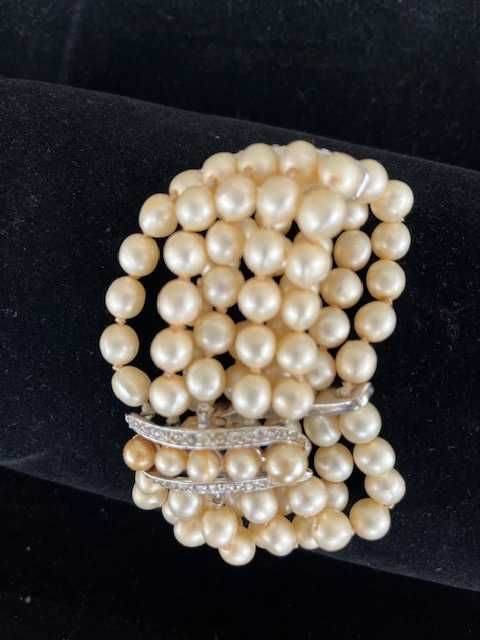 Lindissimas pulseiras para festa e ocasiões informais.