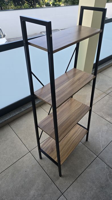 Móveis de closet, estante c/ prateleiras e cabide