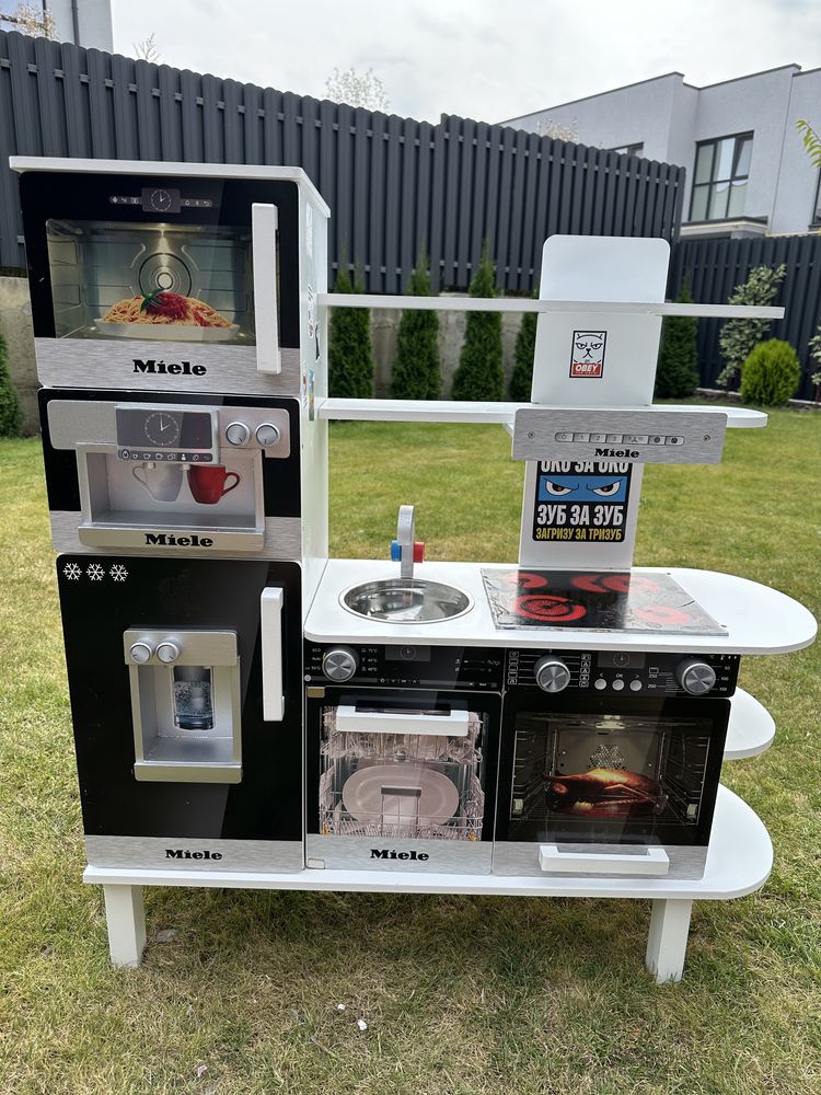 Дитяча іграшкова деревяна кухня Miele